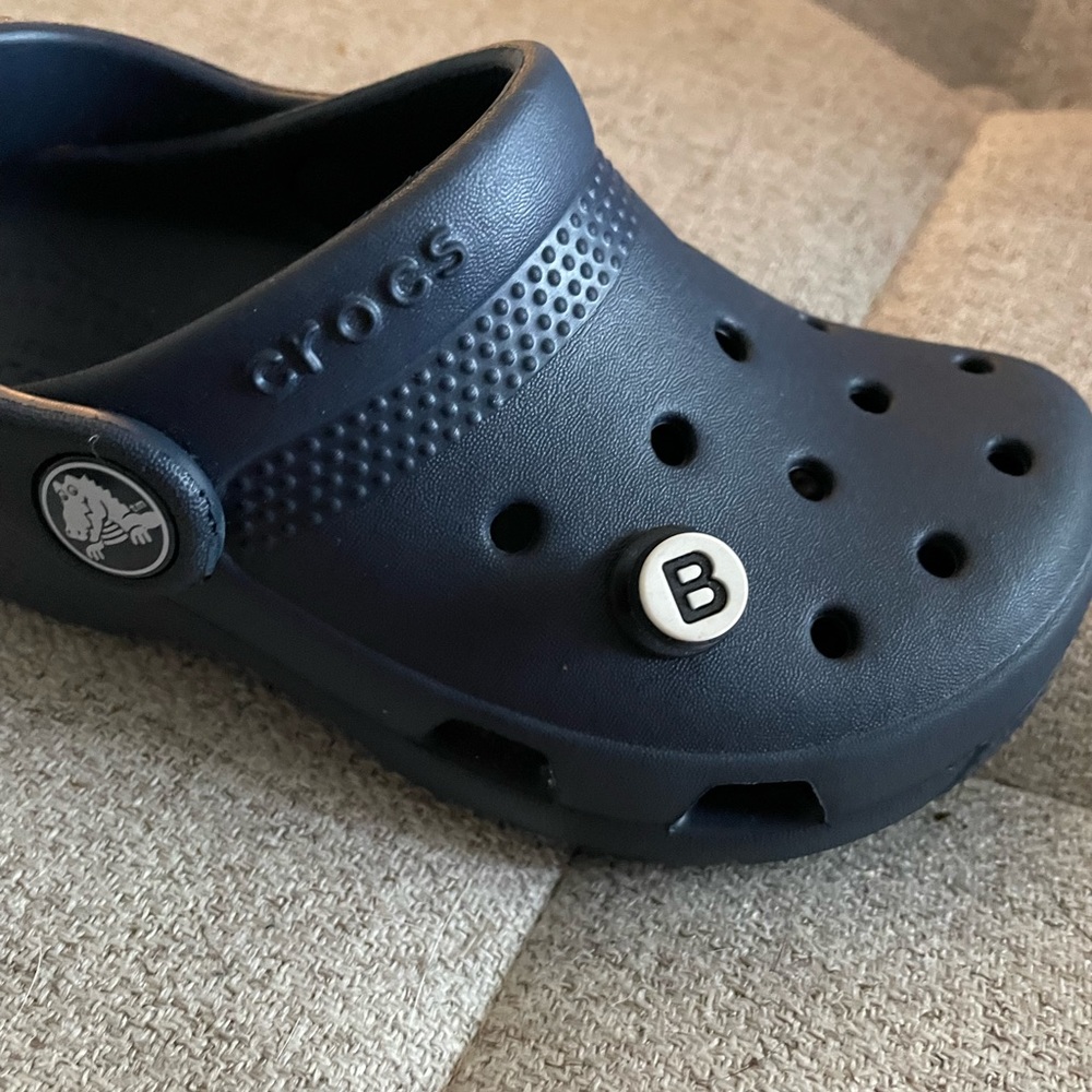 Jibbitz letter B